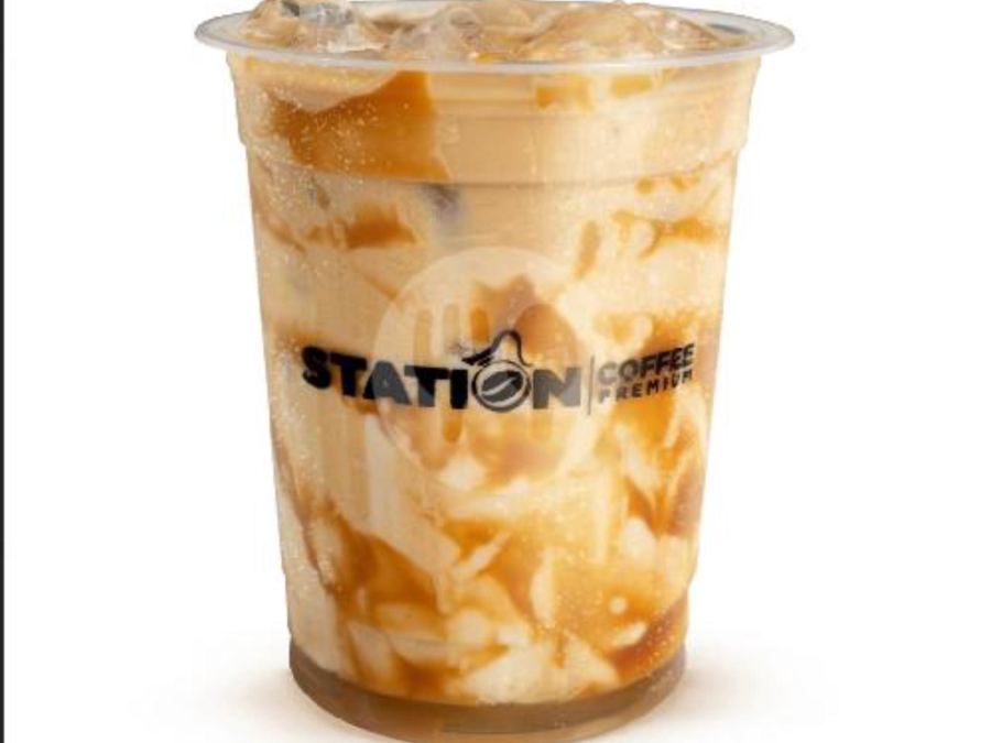 Sajian Caramel Latte Ice di Station Coffee Premium