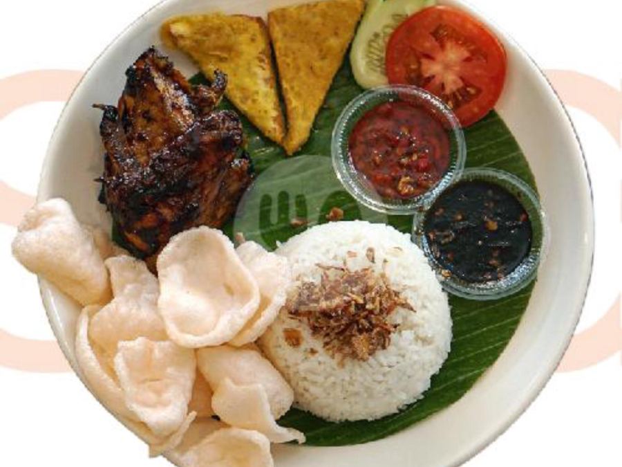 Sajian Nasi Ayam Bakar di Station Coffee Premium