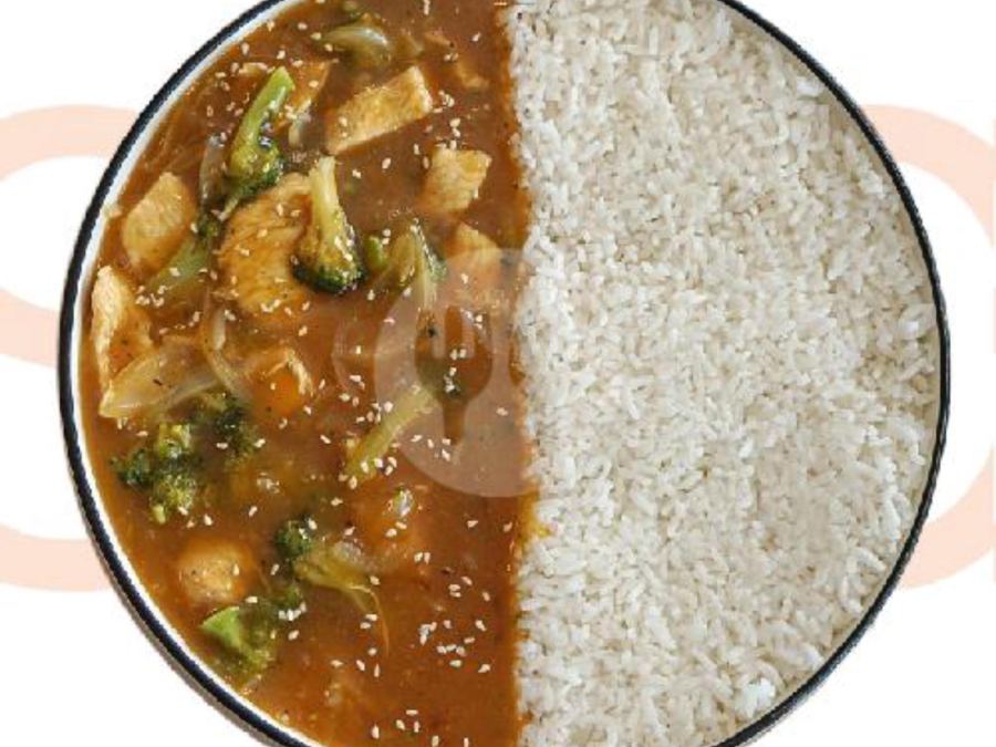Sajian Nasi Ayam Broccoli di Station Coffee Premium