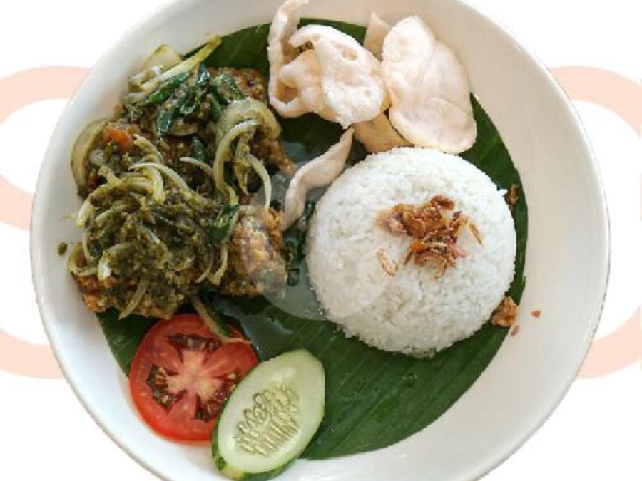 Sajian Nasi Ayam Cabe Ijo di Station Coffee Premium