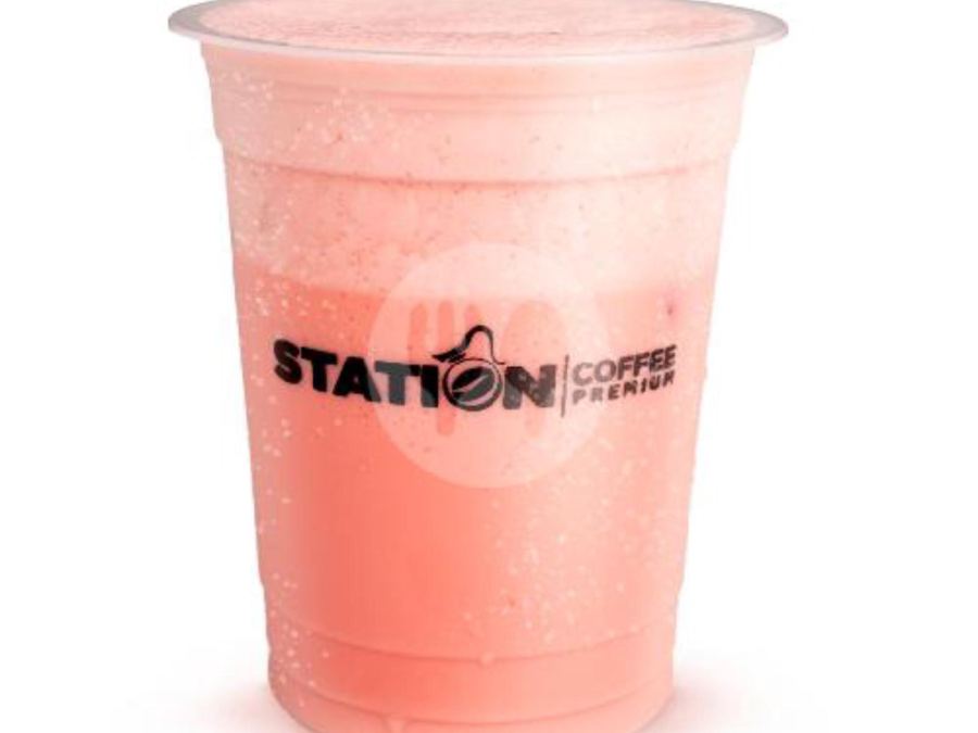 Sajian Red Velvet Ice di Station Coffee Premium