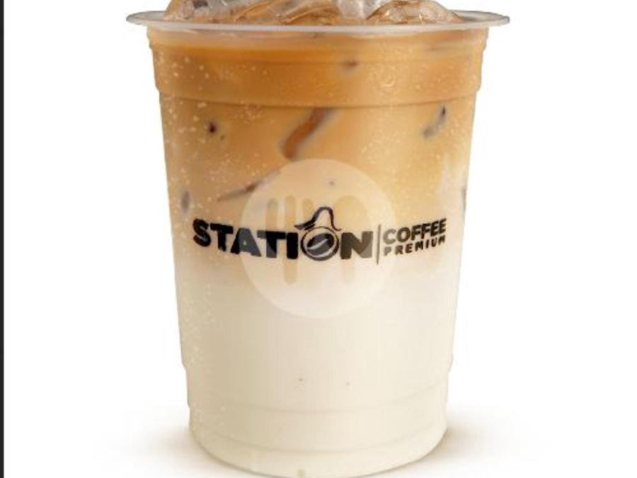 Sajian Spanish Latte Ice di Station Coffee Premium